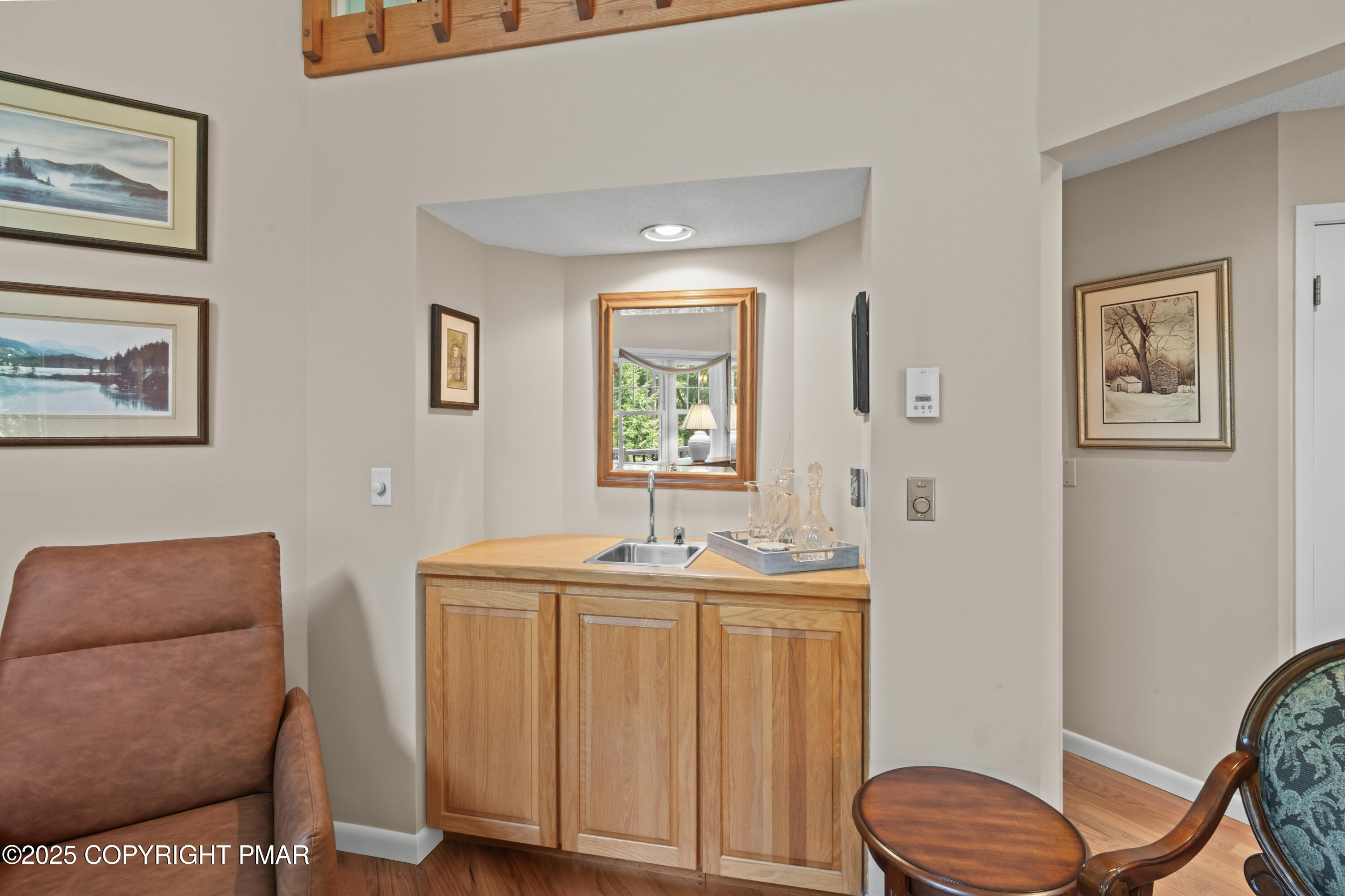 2161 Oak Hill Drive Canadensis, PA 18325 - Photo 7 of 64 Living room - wet bar
