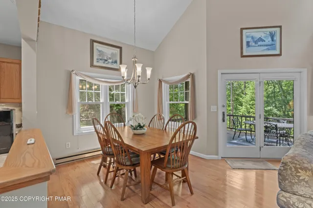 $299,000 | 2161 Oak Hill Drive, Canadensis, PA 18325