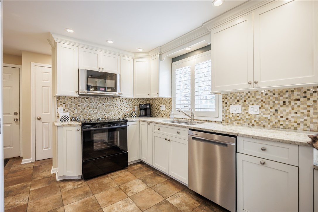 46 Aldwick Rise Perinton, NY 14450 - Photo 10 of 28