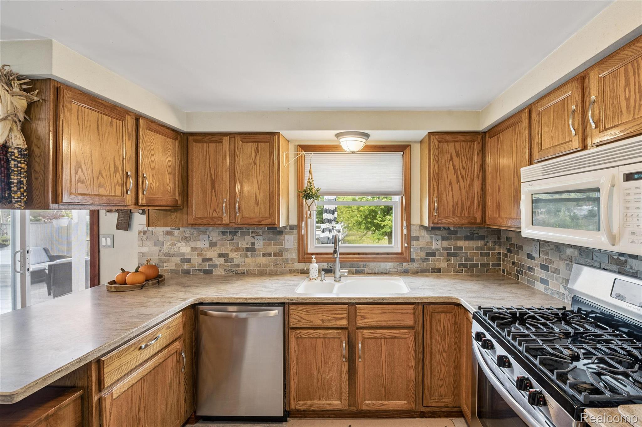 625 Fowlerville Road Fowlerville, MI 48836 - Photo 15 of 55 Hard wood cabinetry with updated hardware throughout