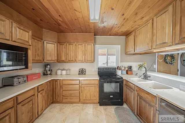 $524,000 | 1235 W Highway 26, Blackfoot, ID 83221