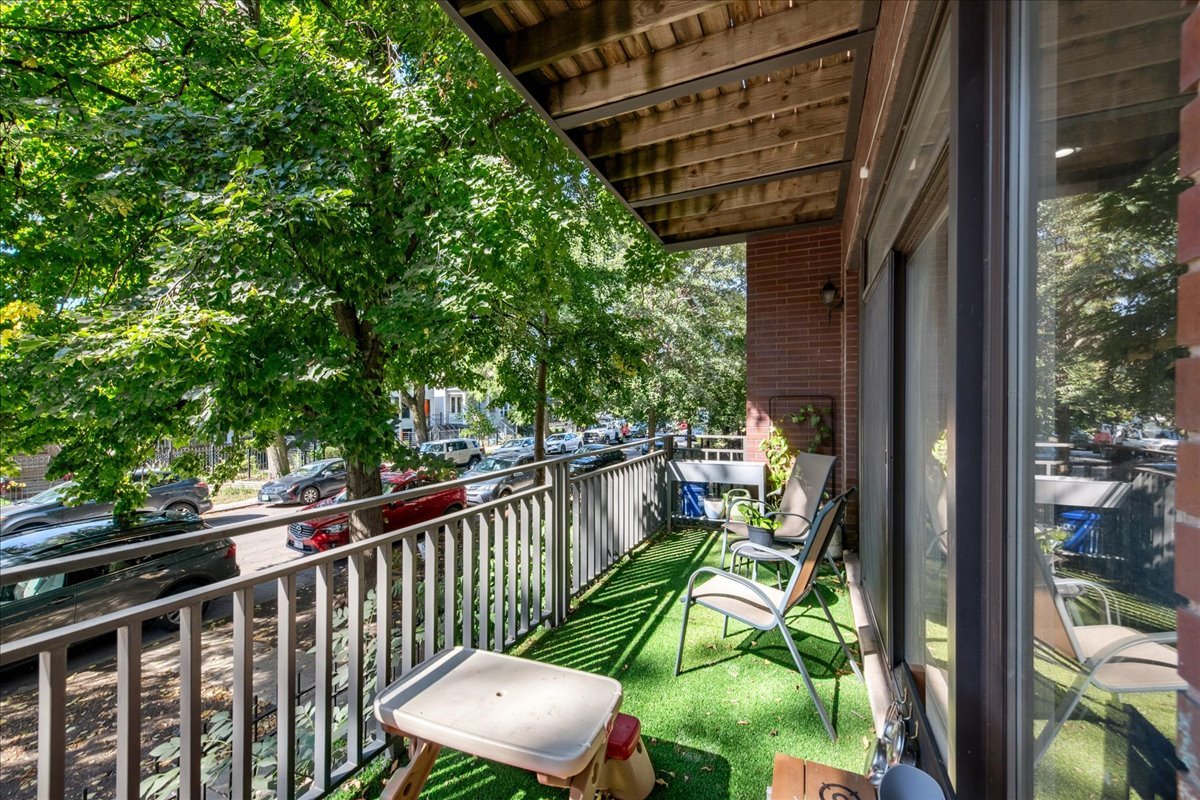 2019 North Whipple Street, Unit 1 Chicago, IL 60647 - Photo 12 of 33