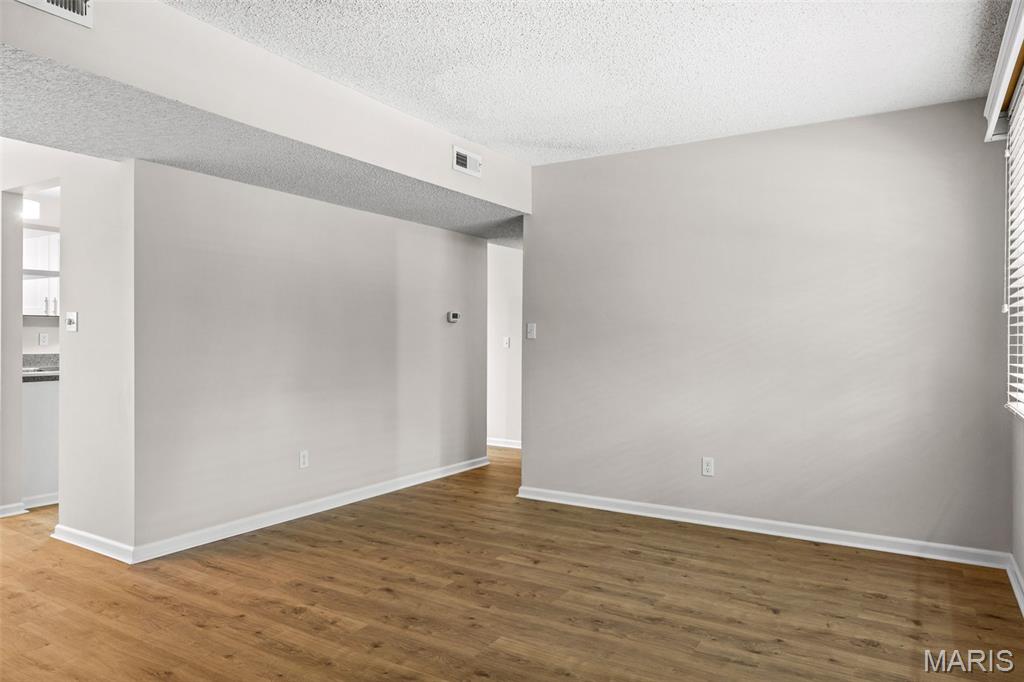 8929 Cardinal Terrace St. Louis, MO 63144 - Photo 4 of 43