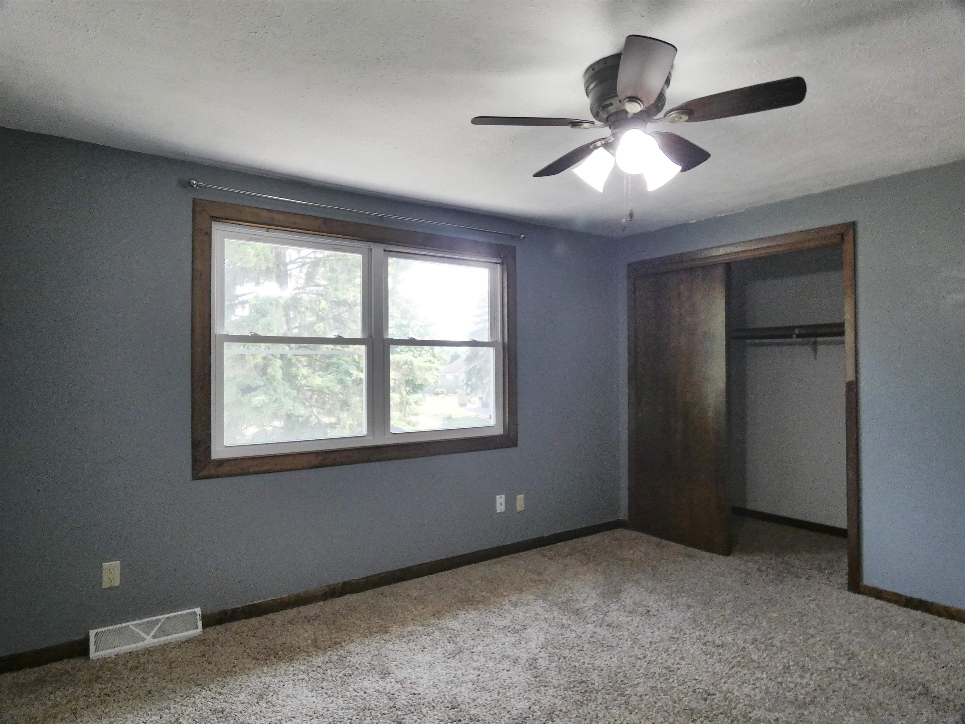465 South Good Hope Road De Pere, WI 54115 - Photo 17 of 36