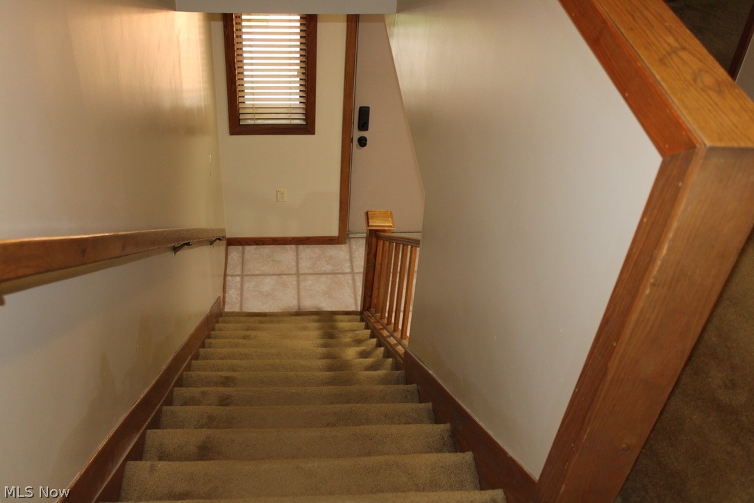 1506 Garrett Road Jefferson, OH 44047 - Photo 27 of 35 Front stairwell