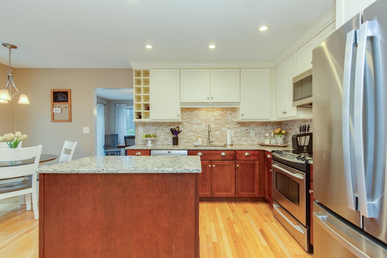 37 Standish Way Amherst, NH 03031 - Photo 11 of 50
