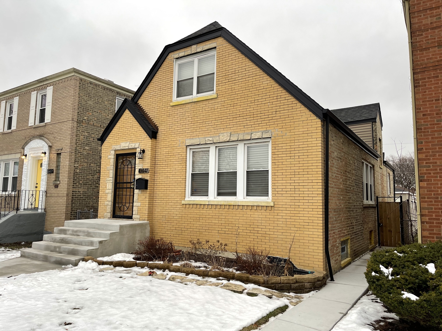 10441 South Prairie Avenue Chicago, IL 60628 - Photo 2 of 36 a front view of a house