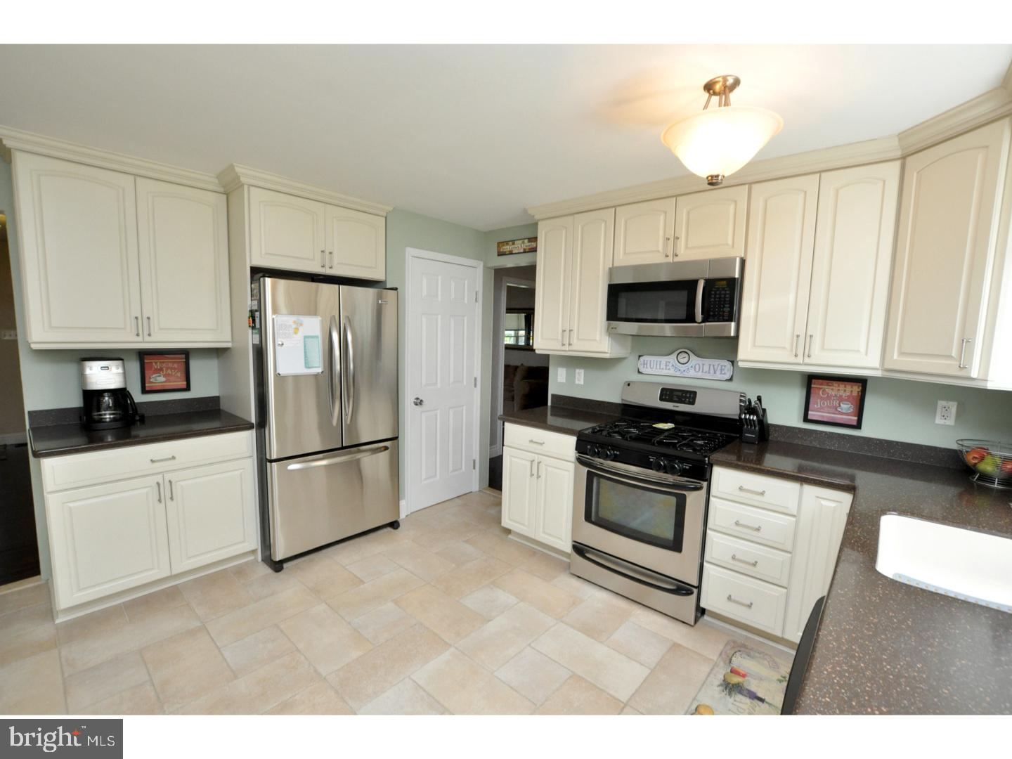 107 Greenbriar Road Delran, NJ 08075 - Photo 9 of 25