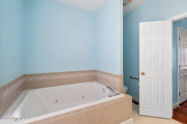 $595,000 | 121 Bayside Drive, Moyock, NC 27958