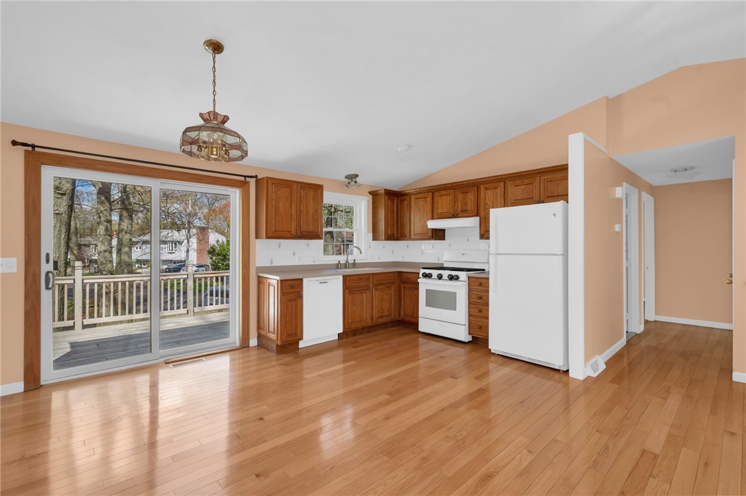 175 Monroe Street Warwick, RI 02888 - Photo 11 of 32