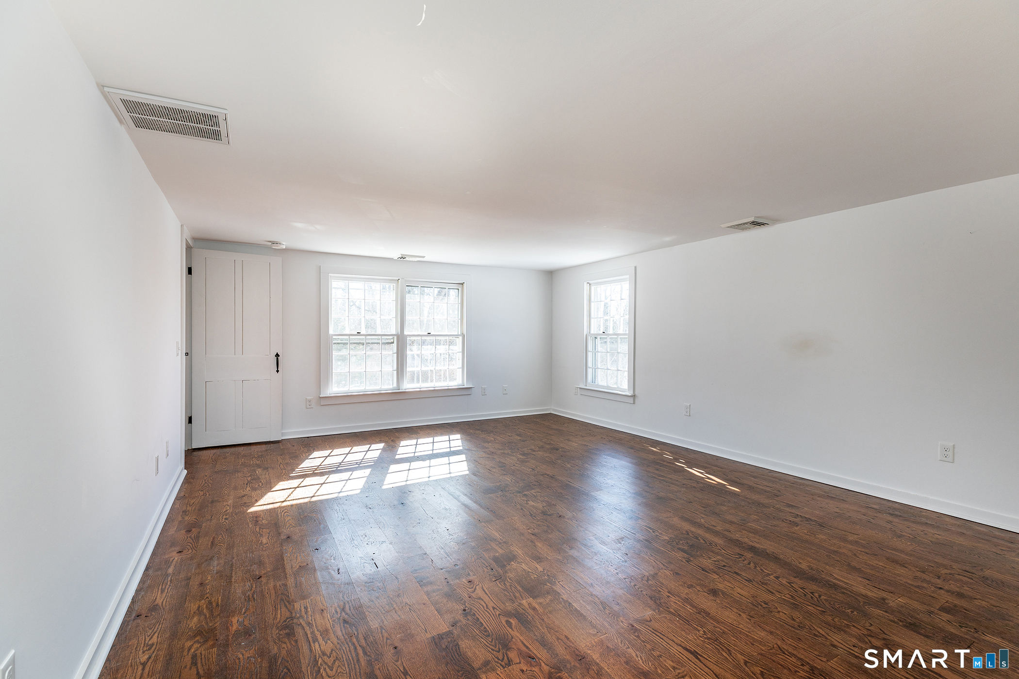 403 Beach Street Litchfield, CT 06759 - Photo 20 of 31 Super spacious primary. Light and bright.