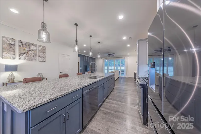 a large kitchen with kitchen island a large island in it