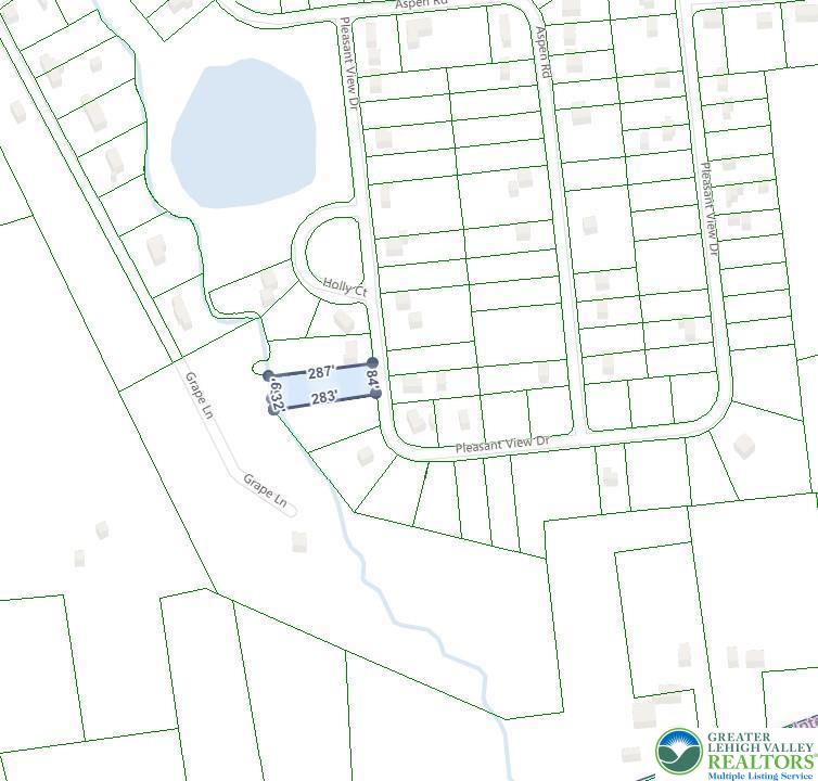 3036 Pleasant View Drive, Unit C28 Gilbert, PA 18331 - Photo 3 of 5 a bathroom with a sink and a mirror