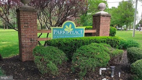 a sign that is sitting on a brick wall