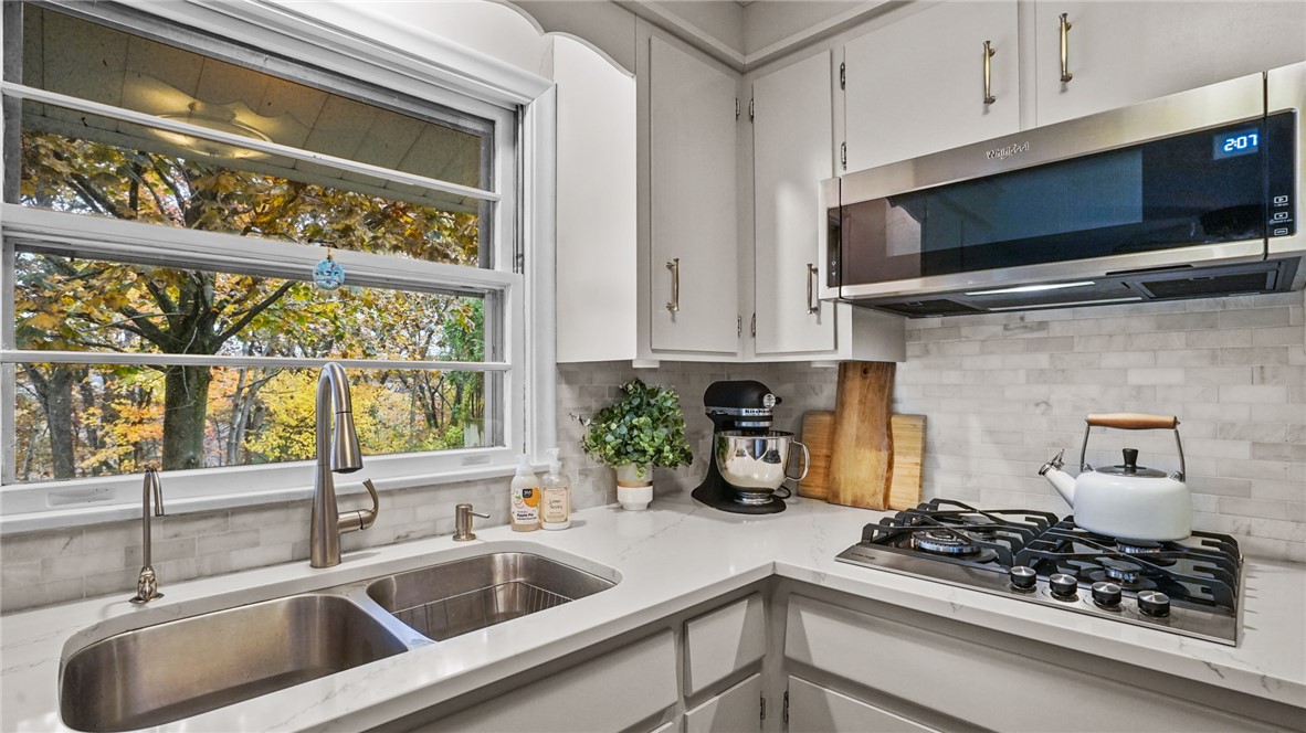 540 Lydia Avenue Woonsocket, RI 02895 - Photo 8 of 32 Gallery Image 8