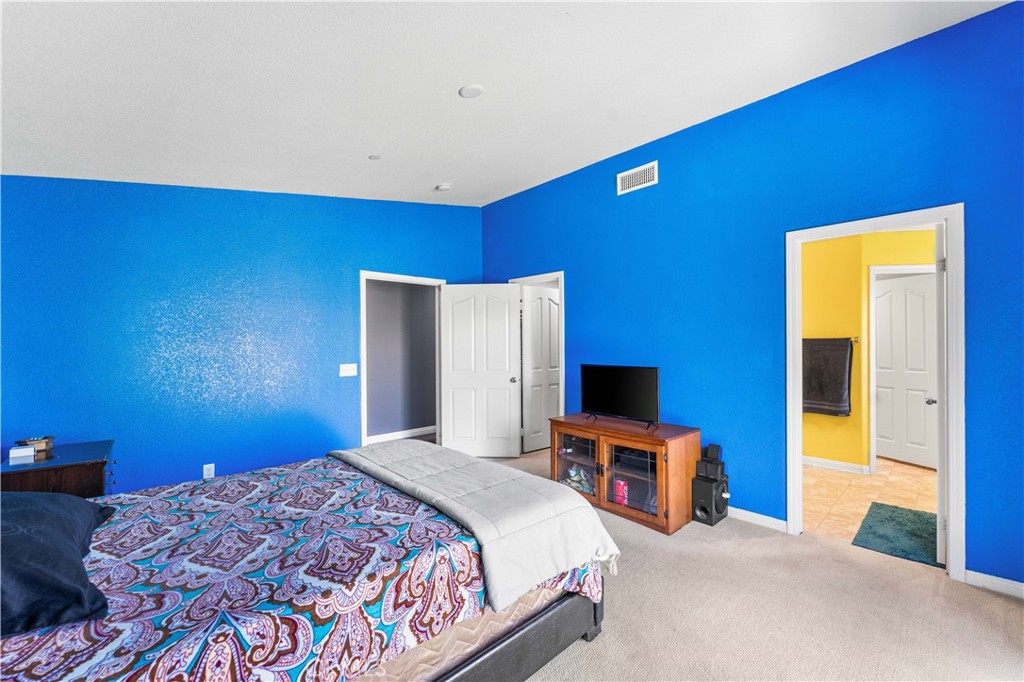 37068 Waltham Place Palmdale, CA 93550 - Photo 20 of 36 a bedroom with a bed and a television