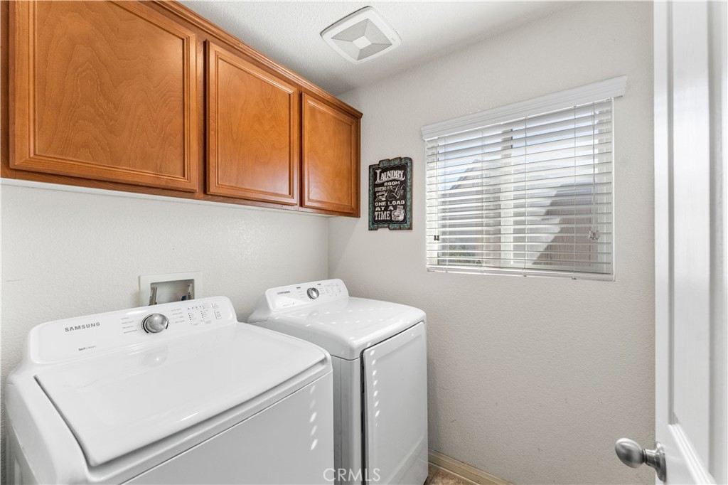 37068 Waltham Place Palmdale, CA 93550 - Photo 30 of 36 a utility room with dryer and washer