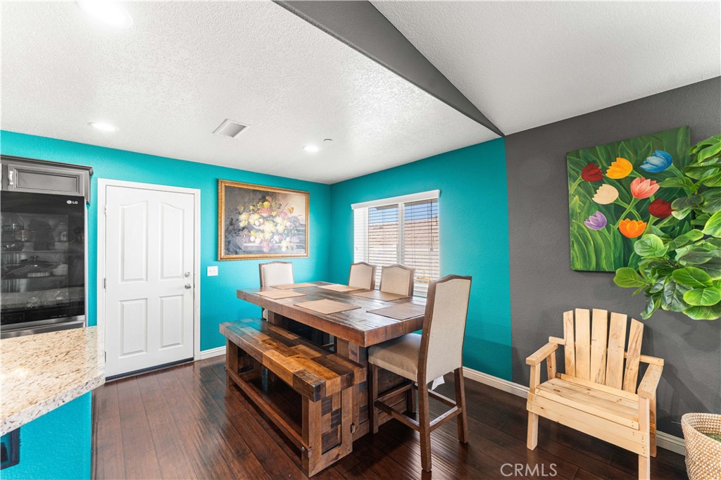 37068 Waltham Place Palmdale, CA 93550 - Photo 10 of 36 a dining room with furniture and window