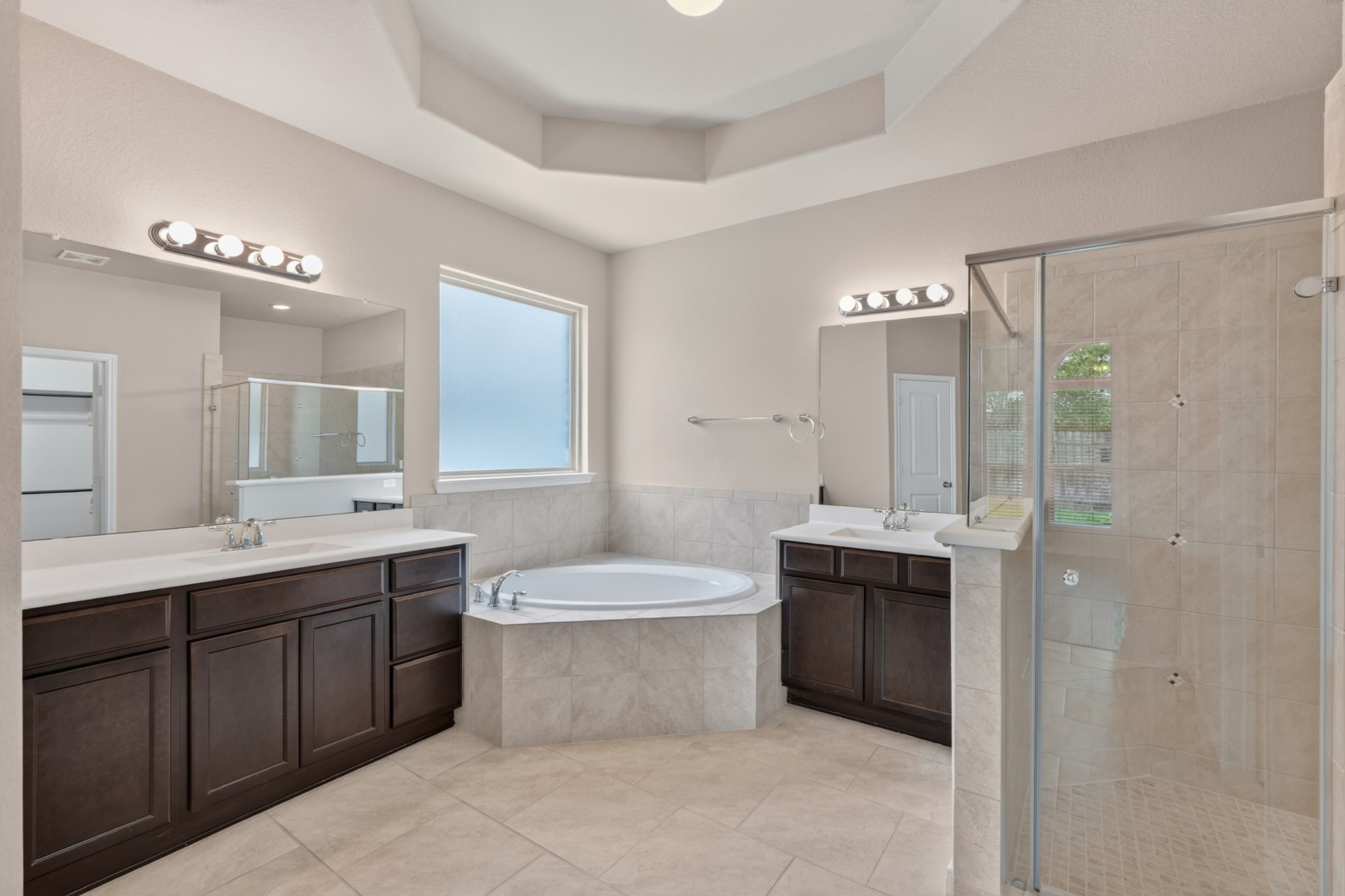 5414 Claymore Meadow Lane Spring, TX 77389 - Photo 24 of 35 Beautiful Spa like Soaking tub.