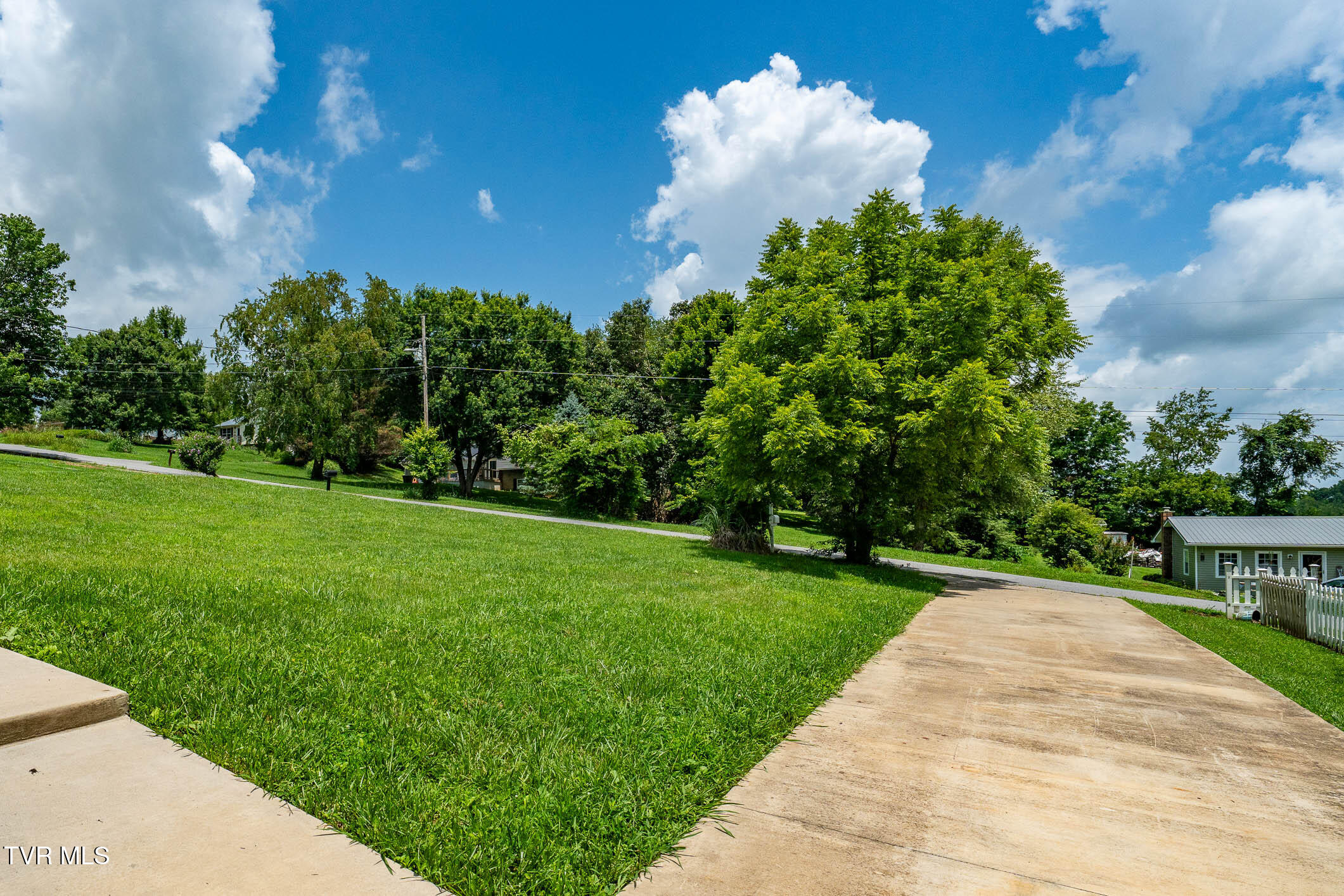226 Dorothy Circle Limestone, TN 37681 - Photo 13 of 57 226 Dorothy Cir (7 of 28)