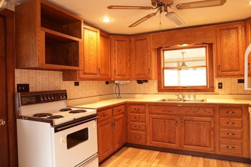 31 Manor Road Bolton, MA 01740 - Photo 2 of 40