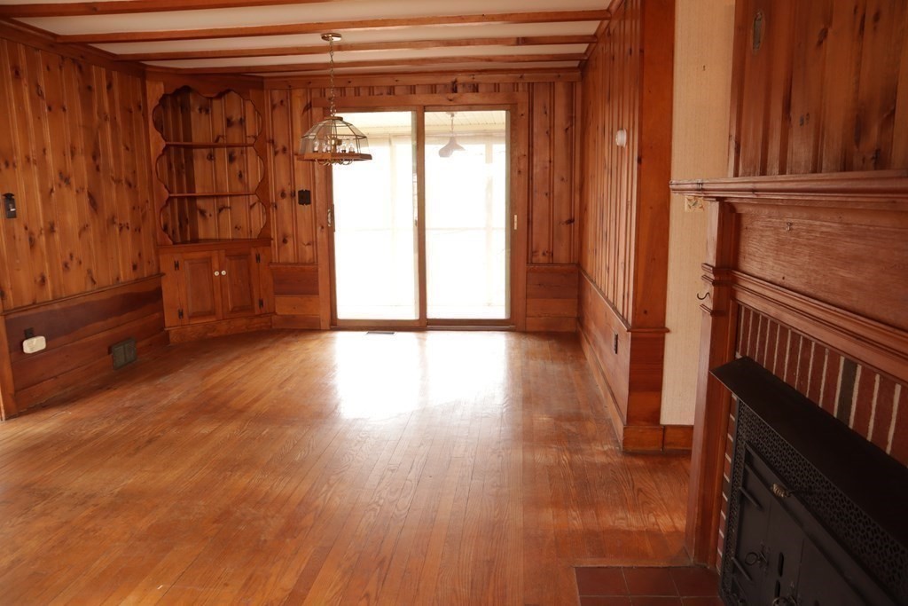 31 Manor Road Bolton, MA 01740 - Photo 5 of 40