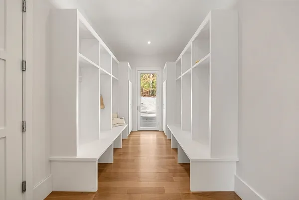 $4,425,000 | 11 Winthrop Circle, Weston, MA 02493