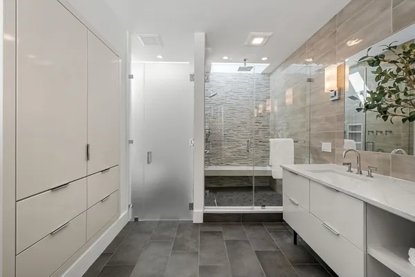 $4,425,000 | 11 Winthrop Circle, Weston, MA 02493