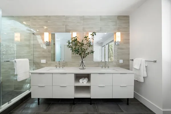 $4,425,000 | 11 Winthrop Circle, Weston, MA 02493