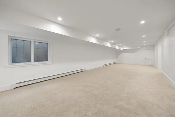 $4,425,000 | 11 Winthrop Circle, Weston, MA 02493