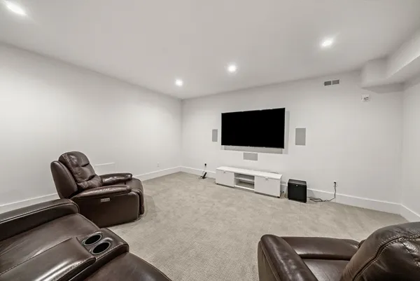 $4,425,000 | 11 Winthrop Circle, Weston, MA 02493