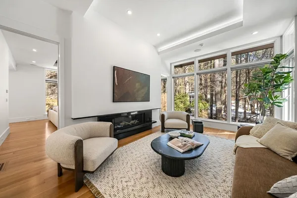 $4,425,000 | 11 Winthrop Circle, Weston, MA 02493