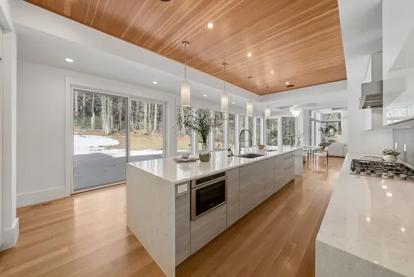 $4,425,000 | 11 Winthrop Circle, Weston, MA 02493