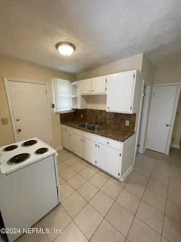 $1,000 | 2171 West 40th Street, Jacksonville, FL 32209