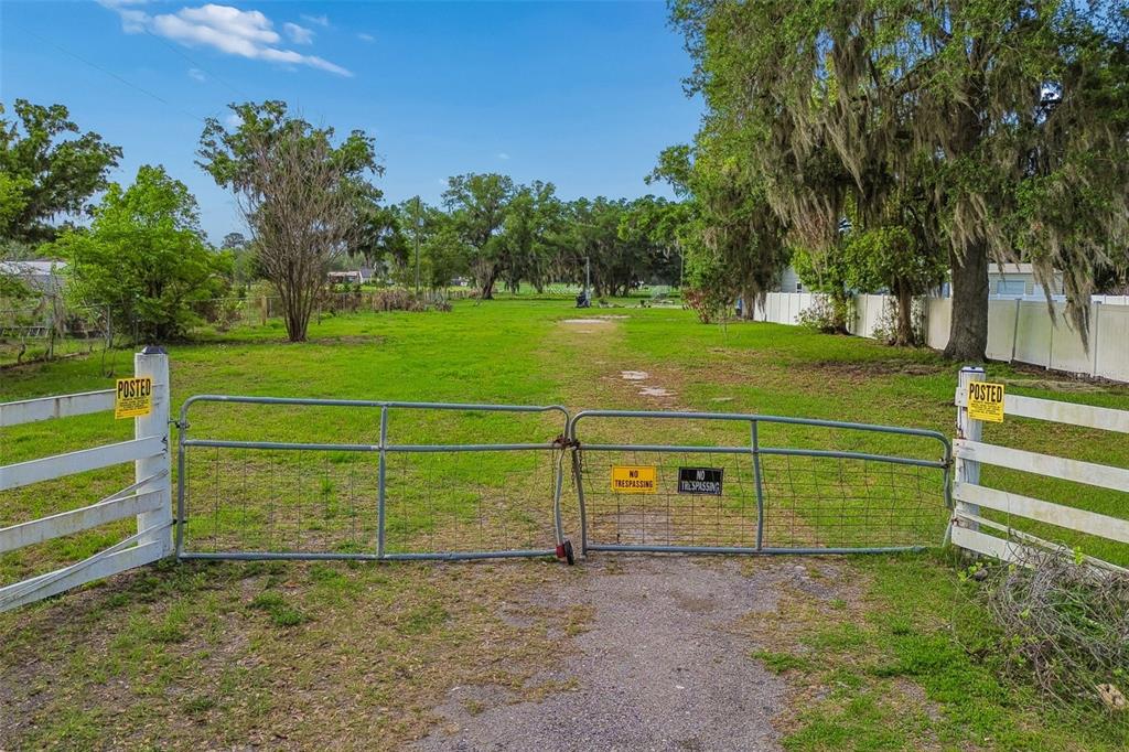 3005 West Sam Allen Road Plant City, FL 33565 - Photo 2 of 34 Gallery Image 2