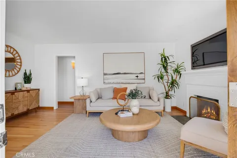 $2,690,000 | 424 South Meadows Avenue, Manhattan Beach, CA 90266