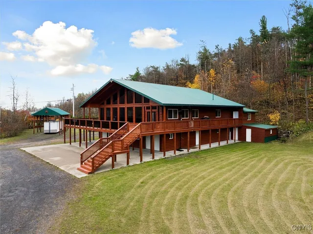 $899,000 | 289 Twin Ponds Drive, Newport, NY 13350