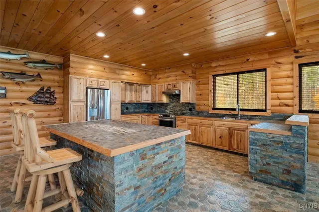 $899,000 | 289 Twin Ponds Drive, Newport, NY 13350