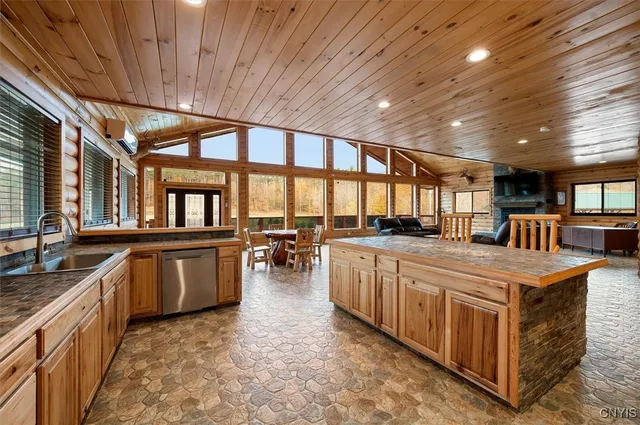 $899,000 | 289 Twin Ponds Drive, Newport, NY 13350