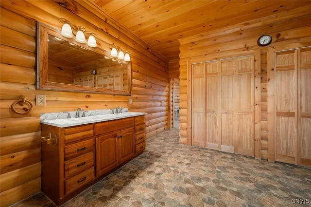 $899,000 | 289 Twin Ponds Drive, Newport, NY 13350