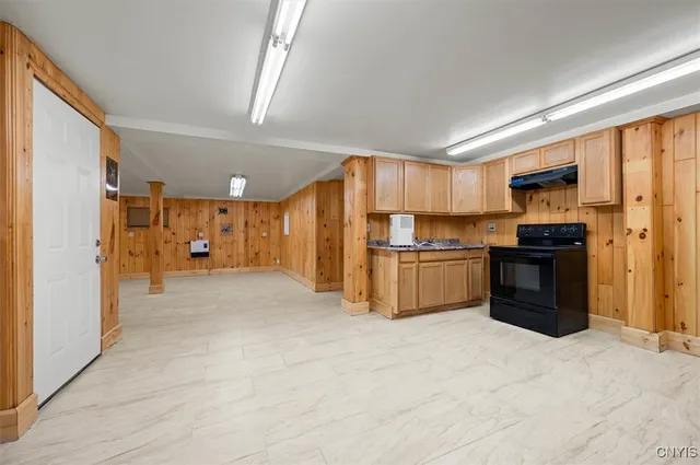 $899,000 | 289 Twin Ponds Drive, Newport, NY 13350