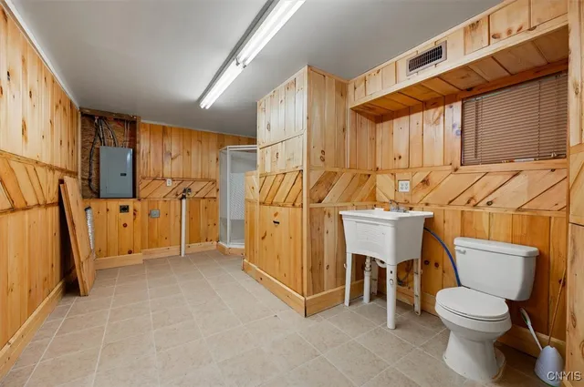 $899,000 | 289 Twin Ponds Drive, Newport, NY 13350