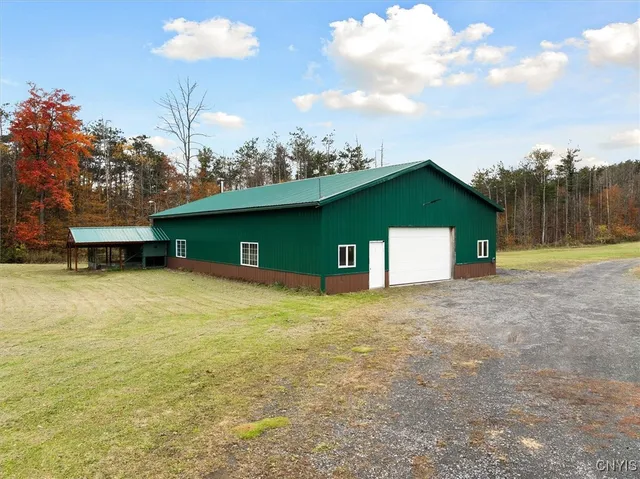 $899,000 | 289 Twin Ponds Drive, Newport, NY 13350