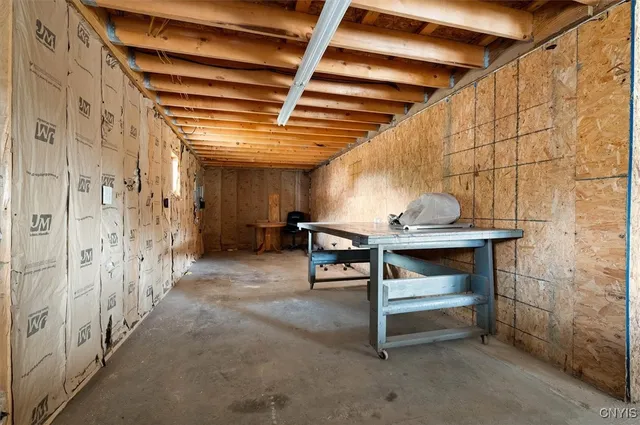 $899,000 | 289 Twin Ponds Drive, Newport, NY 13350