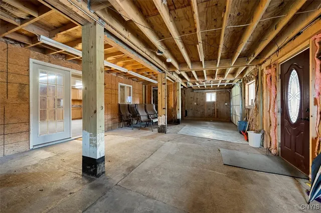 $899,000 | 289 Twin Ponds Drive, Newport, NY 13350