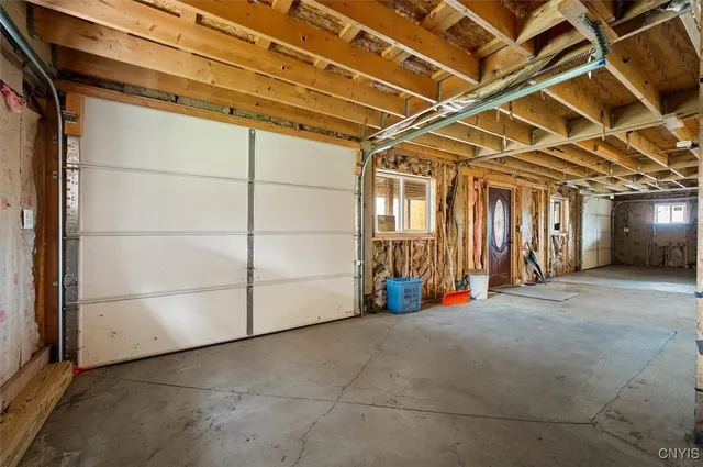 $899,000 | 289 Twin Ponds Drive, Newport, NY 13350