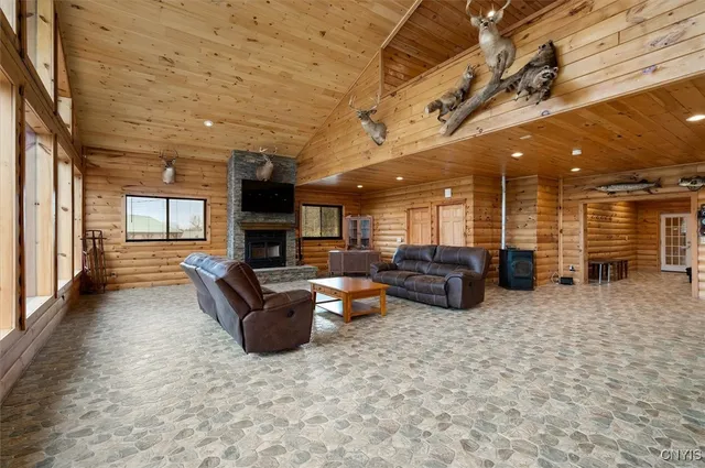 $899,000 | 289 Twin Ponds Drive, Newport, NY 13350