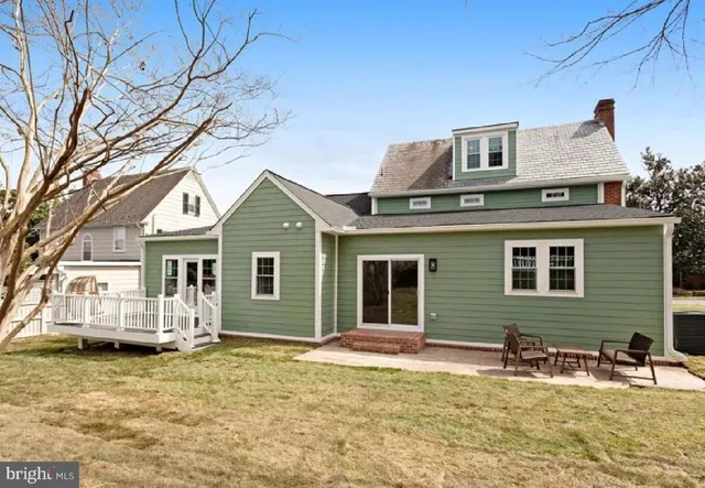 a house view with a outdoor space