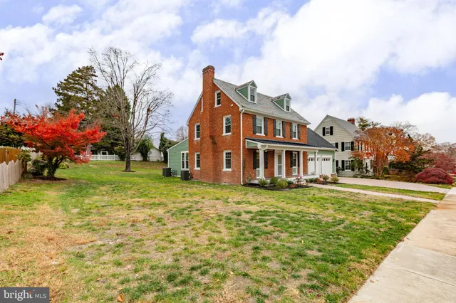 $1,150,000 | 913 Sylvania Avenue, Fredericksburg, VA 22401