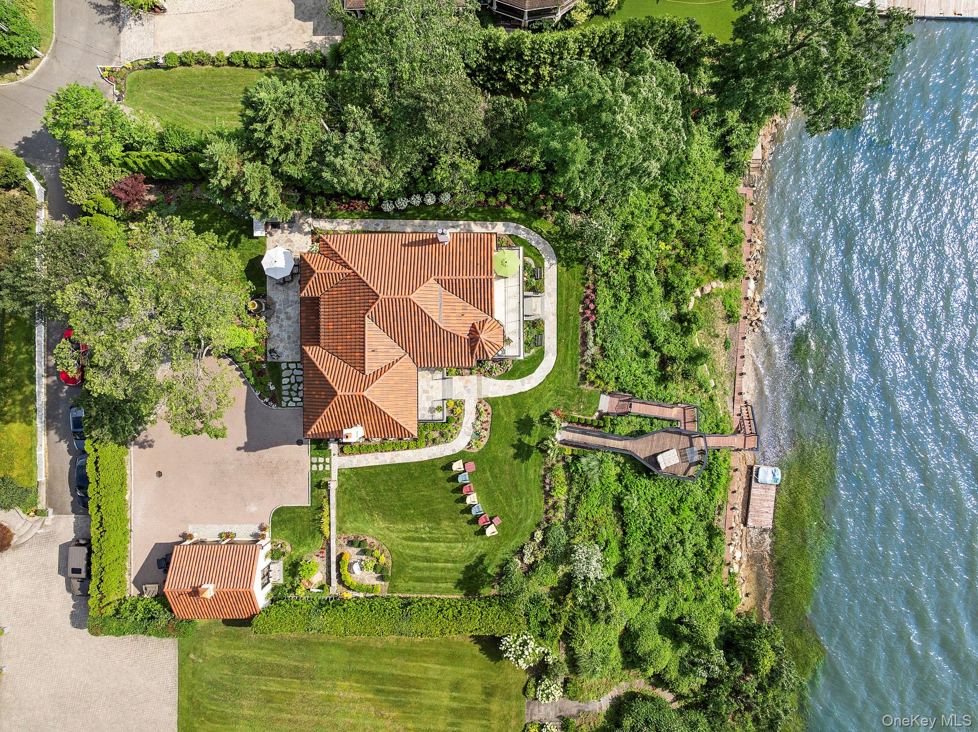 353 Centre Island Road Oyster Bay, NY 11771 - Photo 30 of 34 an aerial view of a house